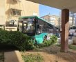  אוטובוס התנגש בחומה ברחוב ביל"ו בחולון